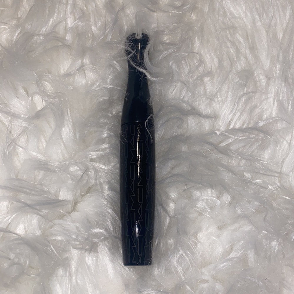 M•A•C Mascara